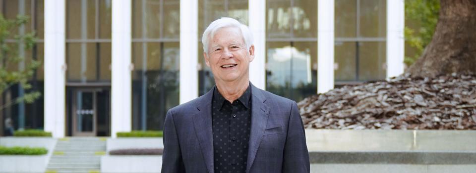 Shanghai Honors VINS Director Robert Engle with Magnolia Silver Award